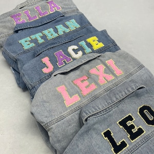 Chaquetas de mezclilla personalizadas para niños con parche de letras de chenilla, chaqueta de mezclilla con parche de nombre personalizado, regalo de cumpleaños para niños, chaqueta con nombre de bebé