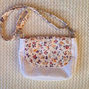Sac à bandoulière en tissu blanc fait main imprimé fleuri, sac fourre-tout tissu blanc, sac à main fleurs, cadeau pour femme sac bandoulière