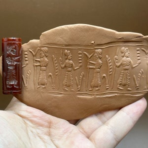 珍しい古代近東のユニークな凹版円筒形の瑪瑙石の印章