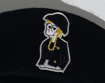 Berretto in lana nera, stemma di Marge Simpson in Chanel