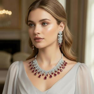 ルビーレッドADストーンネックレス＆イヤリングセット：ラディアントリフレクションシリーズ