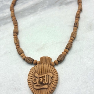 Collar Sri Radha Tulsi con colgante tallado con el nombre de Krishna de Mayapur- Tulsi Mala puro con el nombre de Radha tallado en cuentas