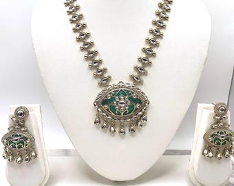 Sabyasachi inspired necklace with earrings. Mother of pearl with kundan design