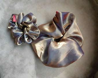 Mooie Chameleon Golden Nuanse Organza Scrunchies twee maten bruin