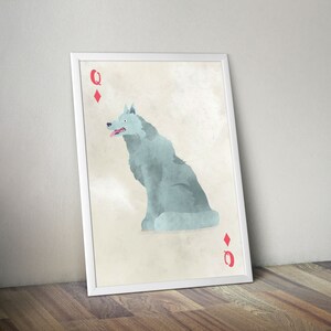 K&ouml;nnte beinhalten: Eine Spielkarte im Vintage-Stil mit einem blauen Wolf, einem roten Karo-Symbol und dem Buchstaben Q in der oberen linken Ecke.