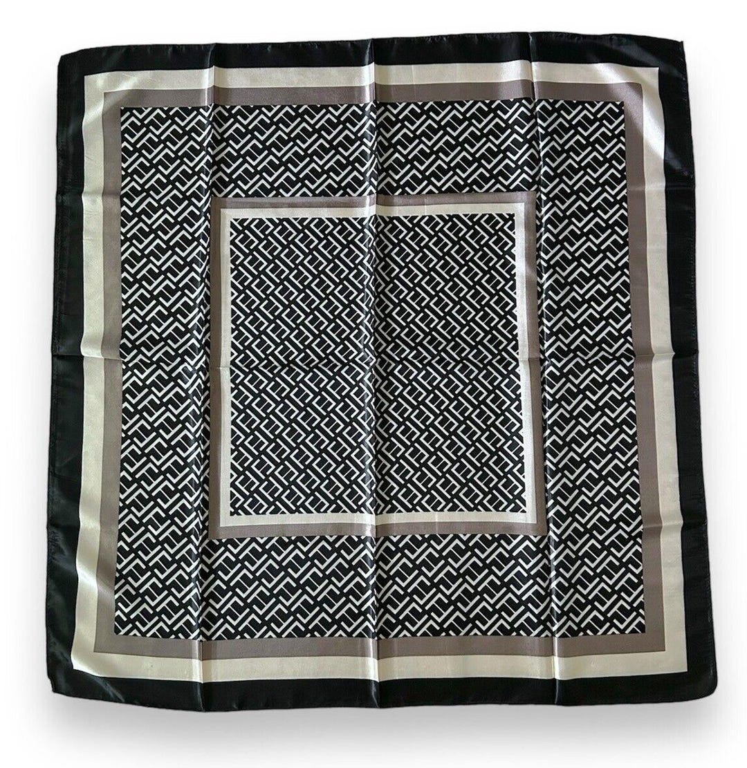 Mev Scarf in Black and Beige