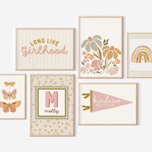 Set van 6 prenten aan de muur voor meisjes | Gepersonaliseerde naam kinderkamerdecoratie | Boho regenboogvlinder bloemen | Afdrukbare kunst Lang leve de meisjesjaren