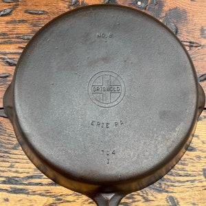 Griswold #8 Small Block Logo Cast Iron Skillet, p/n 704 I, Modern Handle 1944-1949. Popular Americana!