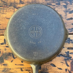Griswold #7 Small Block Logo Cast Iron Skillet, 701 H, Modern Handle c. 1944-1949. Traditional Kitchen Americana.