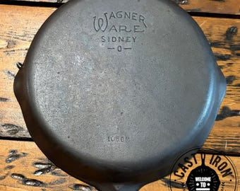 Wagner #8 Cast Iron Skillet with Smooth Bottom & Stylized Logo, p/n 1058MI. Fully Restored Americana!