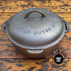 FREE SHIP! Griswold #8 Cast Iron Tite-Top Dutch Oven with Raised Letter Lid & Matching Trivet. Classic Nontoxic Americana.