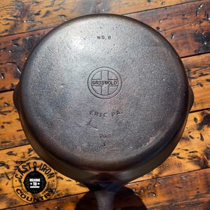 Griswold #8 Small Block Logo Cast Iron Skillet, Sits Flat, p/n 704 I, Early Handle, 1934-1944. Classic Kitchen Cookware Americana!