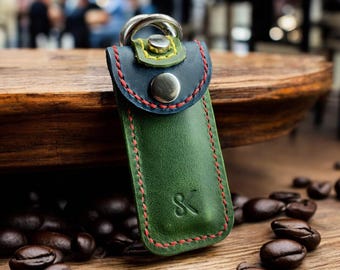 Handmade Toscano Leather Keychain: Minimalist Design, Elegant Colors