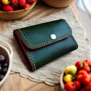 Porta-cartões de couro com fecho de pressão feito à mão - Design compacto, couro Toscana premium, estilo minimalista por Serhat na SK Leather