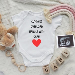 Cuteness Overload-babygilet | Grappige newborn romper | Cadeau kraamcadeau | Schattige babypop | Cadeau voor moeder | Vest met zorg |