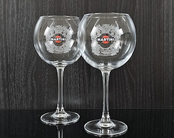 2x verres à cocktail Martini vintage. Imprimé rouge et blanc. Marque et logo Martini.