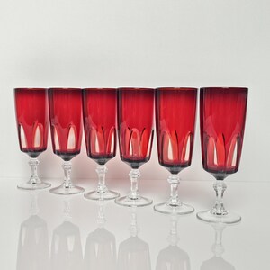 Set of 6 Ruby Red Champagne Flutes, Vintage French Luminarc Arcoroc Glasses, Clear Stem Toasting Glasses. France 1970s.