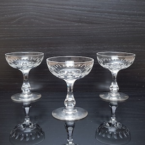 7 superbes coupes de champagne Art Déco en cristal taillé en très