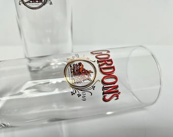 2x vintage Gordon's Gin long drink glasses. Gordon's logo in red and gold. Gordon's London Dry Gin. For collectors. Made in the UK, 1980s.