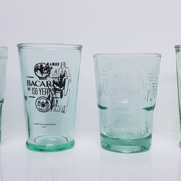 Set aus 4 verschiedenen Vintage-Bacardi-Gläsern. Sammelgegenstand.