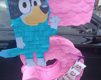 Piñata numérica con temática azulada para fiestas de cumpleaños. Niños y adultos