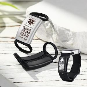 Puede incluir: Brazaletes de alerta médica y una correa de reloj inteligente. El brazalete plateado tiene una banda elástica negra y presenta un símbolo médico, un código QR y el texto "HEALTH INFO" y "SCAN ME". La correa de reloj inteligente negra tiene un diseño similar.