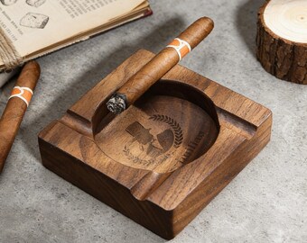 Personalisierter Zigarrenaschenbecher aus Holz, benutzerdefinierter Name / Logo-Aschenbecher, Walnuss-Aschenbecher, Zigarrenzubehör, Geschenk für Ehemann und Vater, Geschenk für Trauzeugen