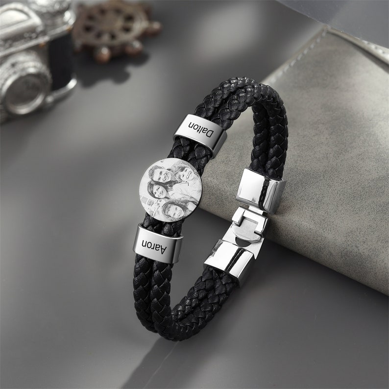 Bracciale in pelle da uomo con foto personalizzato,bracciale commemorativo,bracciale personalizzato con nome di famiglia,regali di anniversario,regalo per lui/lei,regalo per mamma/papà immagine 1