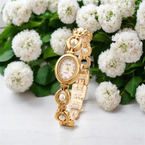 Personalized vintage gold pearl women's watch, name custom strap, gift for her,vintage design, stainless steel, exquisite watch, pearl watch