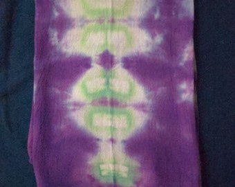 Paars en groen shibori geverfde theedoek