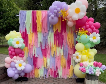 Painel de fundo com franjas para festa no jardim | Poder das flores | Amor | Floral | Personalizado | Evento