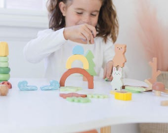 Contenedor sensorial del bosque: juego de juguetes apilables de madera Montessori con piezas sueltas