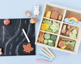 Contenedor sensorial de madera con forma de bosque: Juego de piezas sueltas Montessori