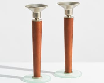 Vintage postmoderne kandelaars van teakhout met mat glas // Een paar elegante kandelaars in mid-century modern stijl