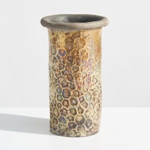 Vintage-Vase aus irisierender Studiokeramik mit strukturierter Oberfläche // Vom Künstler signiert