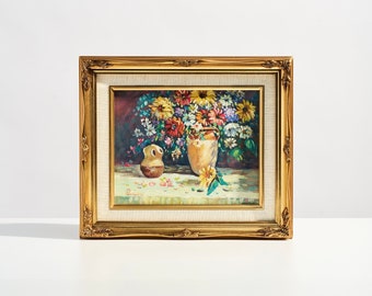 Vintage nature morte peinture à l'huile de bouquet de fleurs avec poterie//artiste signé/toile dans un cadre fleuri peint en or