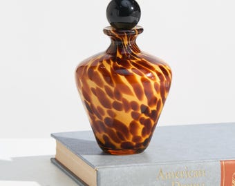 Vintage parfumflesje van glas met schildpadmotief