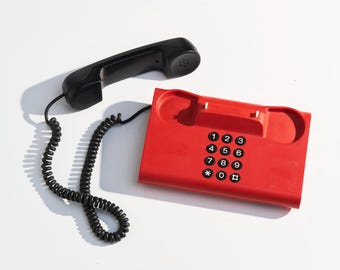 Retro Vintage Duński Telefon z lat 70. // Modernistyczny Czerwony i Czarny Telefon Stacjonarny // Zaprojektowany przez Henninga Andreasena