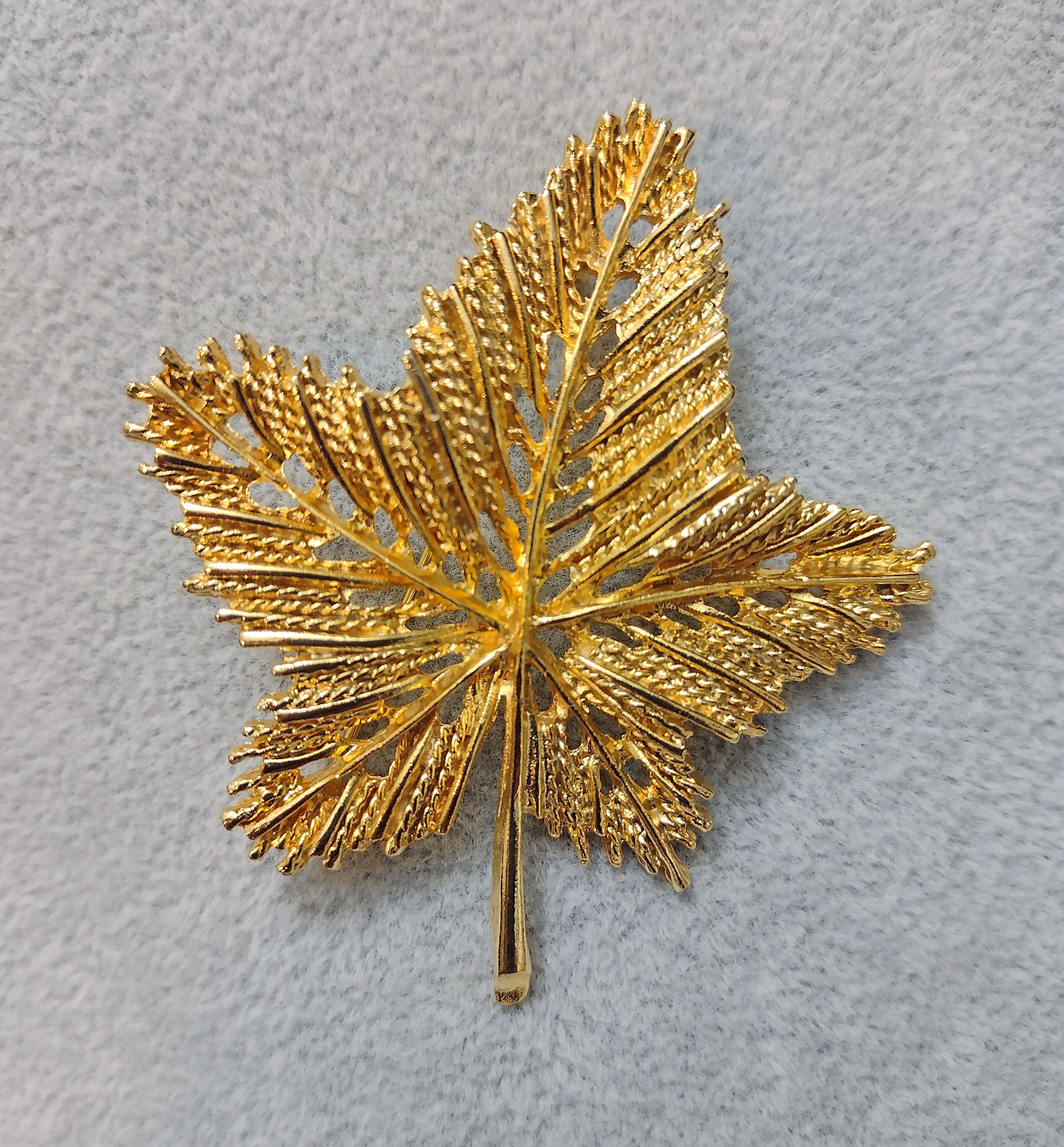 Vintage Large Gold Tone Textured Leaf Pin / Brooch