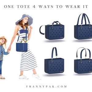 Pu&ograve; includere: Borsa tote blu navy con molteplici opzioni di trasporto. L'immagine mostra la borsa come crossbody, borsa a spalla e tote. La borsa ha un design perforato e accessori color oro. Il testo "ONE TOTE 4 WAYS TO WEAR IT" &egrave; in alto e "FRANNYPAK.COM" in basso.