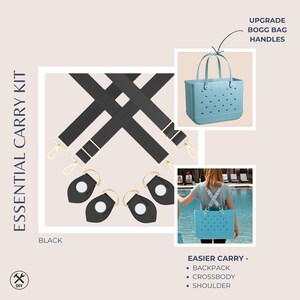 Pu&ograve; includere: Un kit di trasporto essenziale per una Bogg Bag, con cinghie nere con hardware color oro e avvolgimenti per manici neri. L'immagine mostra una borsa tote blu con aggiornamenti delle maniglie e il testo "Easier Carry - Backpack, Crossbody, Shoulder."