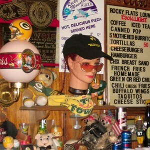 Niepowtarzalny, Kolorado Bar z pamiątkami Green Bay Packers | Zabawny wystrój sportowy Wisconsin | Nietypowa nostalgia futbolowa | Menu potraw