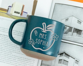 Personalized Name Mug with Apple Design, Custom Name Pottery Mug Teacher Appreciation Gift, Thank You Teacher Cup Back to School Gift  ZT