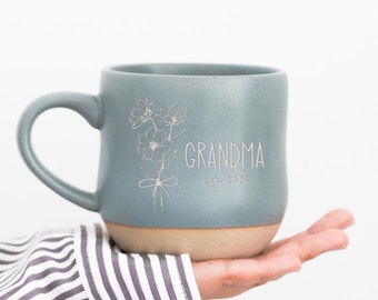 Large Engraved Coffee Mug Birth Flower Mug,Personalized Pottery Mug Family Gift,Customized Christmas Mug Mothers Day Gift for Her PD