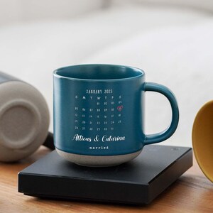 Anpassad graverad kaffemugg, 1-årsjubileumspresent till pojkvän, kalender, järnjubileumspresenter efter år, bröllopspresent till flickvän ZT
