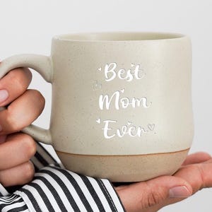 Große gravierte Kaffeetasse Glücklicher Muttertag Geschenkideen, Tonwarenbecher Familiengeschenk, Keramikbecher graviertes Geschenk für Mamma-Becher-Geschenke für Sie