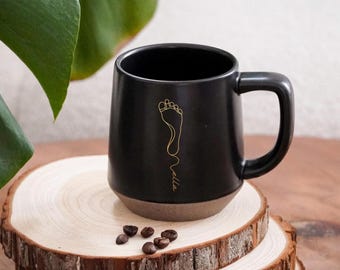 Custom Coffee Engraved Golden Paint Baby Footprint Mug,Personalized Line Art Family Gift,Baby Shower Gift,New Parents Newborn Gift JD