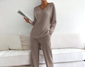 Womens Casual Knitted 2 Piece Set - V Neck Long Sleeve Pullover Top And Flared Pants - Elegant Womens Clothing