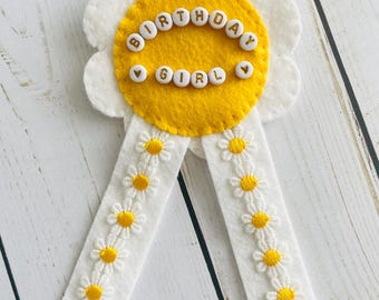 Birthday Girl Felt Ribbon Award, Daisy Birthday Party Accessory, Photo Prop Gift, Birthday Girl Ribbon, Daisy Decor, Daisy Party Decor