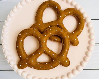 Felt Pretzel, Felt Salted Pretzel, Pretend Felt Play Food, Felt Play Food, Play Kitchen Felt Food, Pretend Play, Felt Food, Felt Pretzels